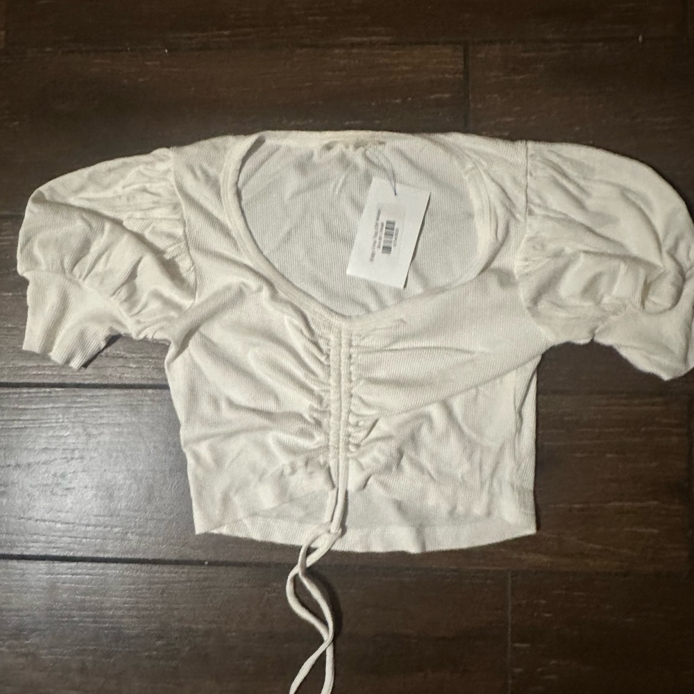 Chic Cream Ruched Crop Top - Picture 2 of 5